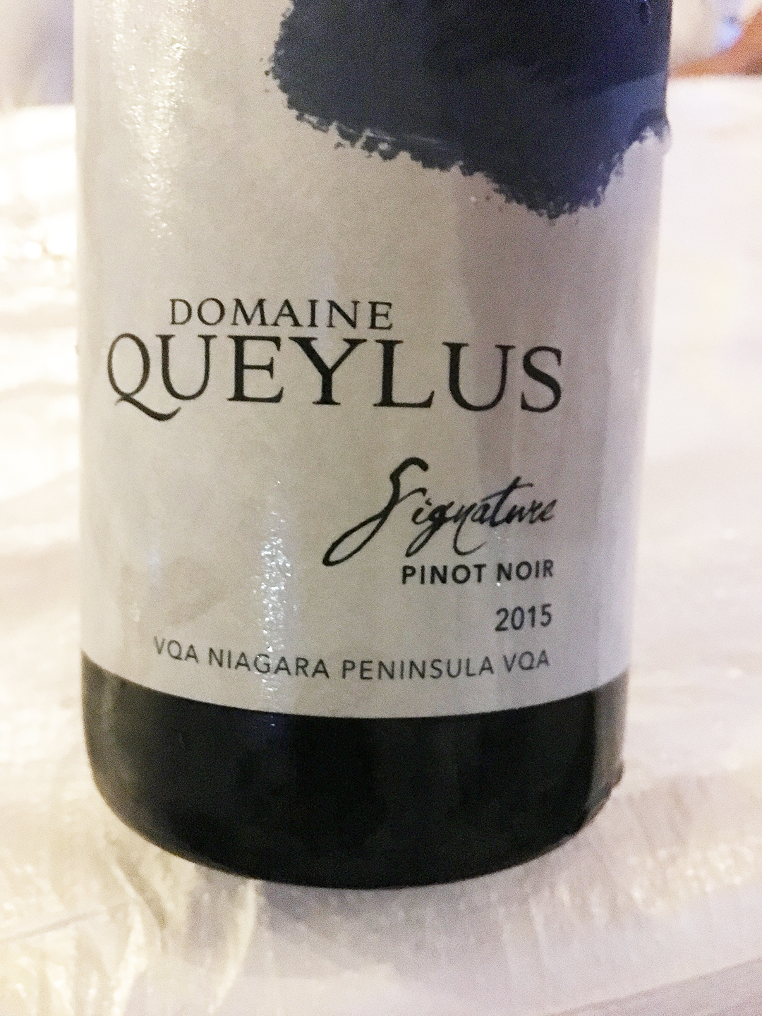 Domaine Queylus Signature Pinot Noir 2015