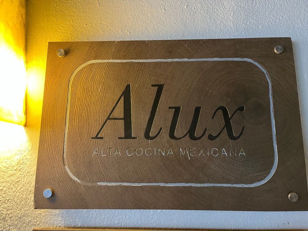 Alux sign
