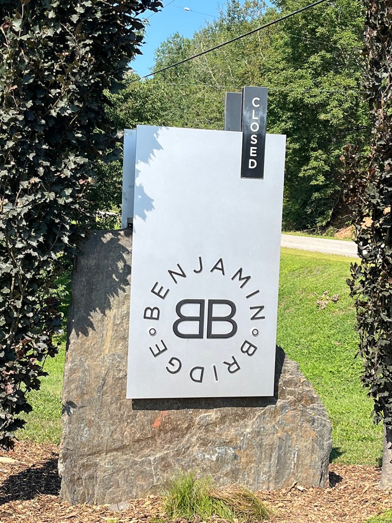 Benjamin Briddge sign