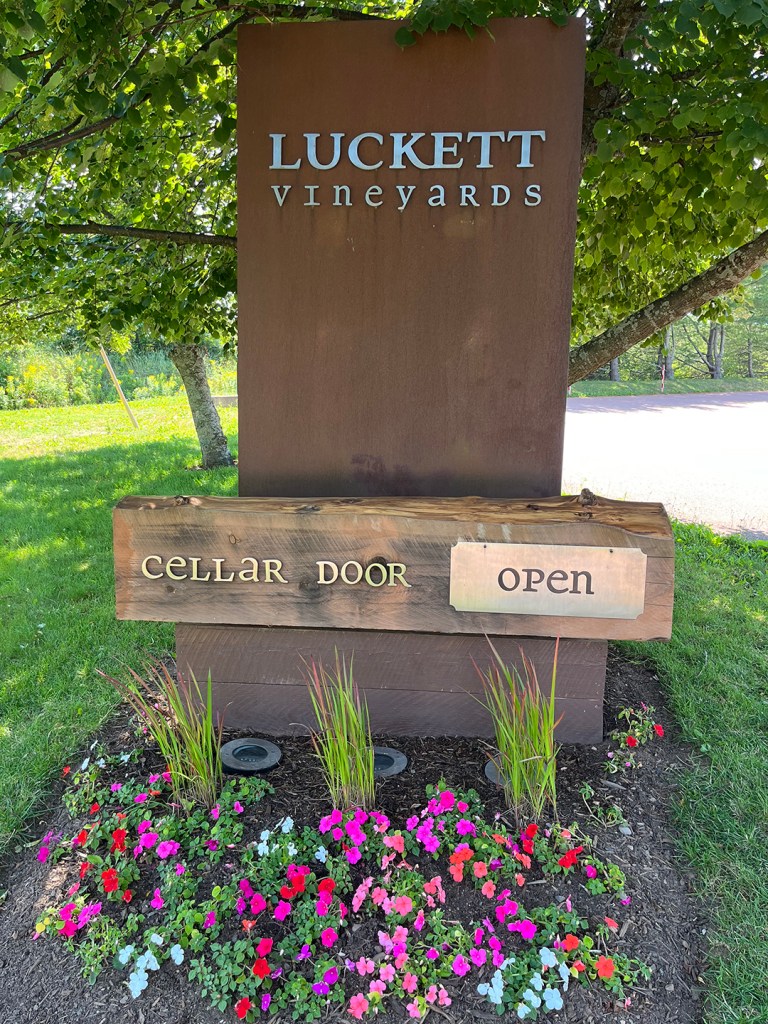 Luckett Vineyards sign